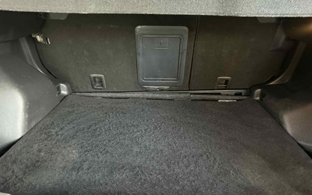 imagem-https://www.socarrao.com.br/sc-vehicle-images-prod/819767/1770834486662-YmVmNTFlMmEtOTQ1Zi00ZWQwLWJkZjItMDI3YmNkY2RhNmZhLmpmaWY.jfif