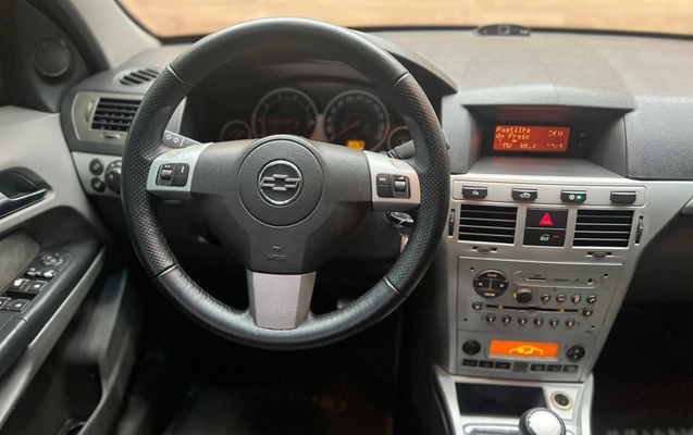imagem-https://www.socarrao.com.br/sc-vehicle-images-prod/820617/1783617913954-gV5fKqBVlyIwP4spGyGt9u8BX7UOslcH.jpg