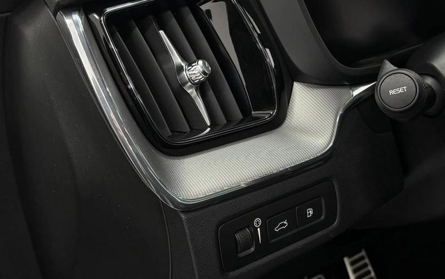 imagem-https://www.socarrao.com.br/sc-vehicle-images-prod/823896/1789215342565-7074660_15_B_5d914b6627.jpeg