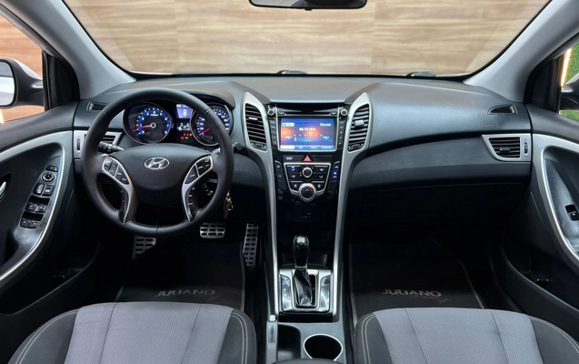 imagem-https://www.socarrao.com.br/sc-vehicle-images-prod/825470/1787923331300-V9tsZfW3GvUWAtm4q4Zt7ip3k6aol06V.jpg