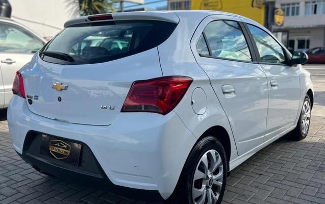 imagem-https://www.socarrao.com.br/sc-vehicle-images-prod/825521/1782915802277-gb-fb27f0e.jpeg