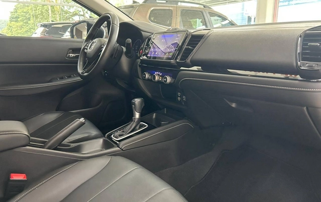 imagem-https://www.socarrao.com.br/sc-vehicle-images-prod/836065/1788348919290-9ccffc46f5d34d61881dccbb29e61da5_1769710608393.jpeg