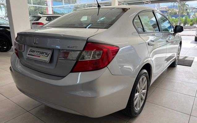 imagem-https://www.socarrao.com.br/sc-vehicle-images-prod/836173/1782318506667-57899985d5324cf88a68fda4aa90d3a8_1782318031898.jpg