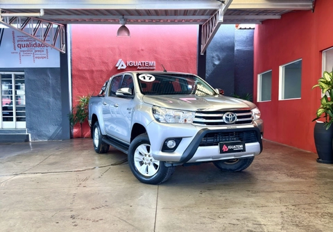 Toyota Hilux 2017 Prata — foto 1 de 3