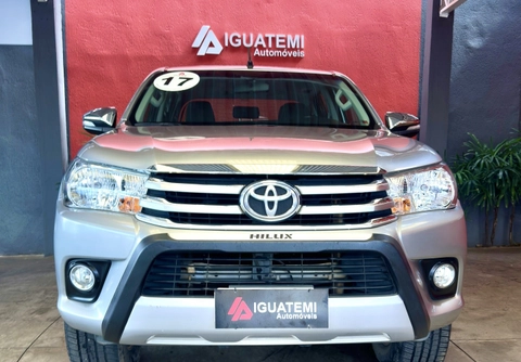 Toyota Hilux 2017 Prata — foto 1 de 3
