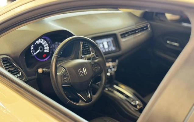 imagem-https://www.socarrao.com.br/sc-vehicle-images-prod/844510/1786043414176-7801551_2_B_89774a876e.jpeg