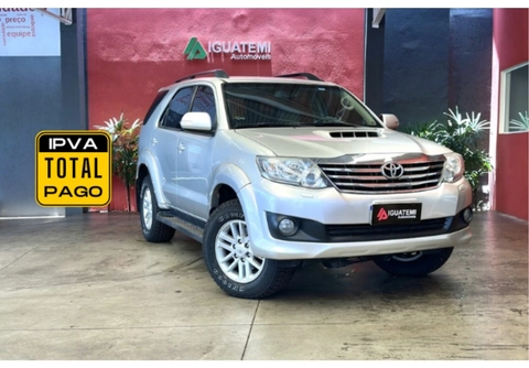 Toyota Hilux SW4 2013 Prata — foto 1 de 3