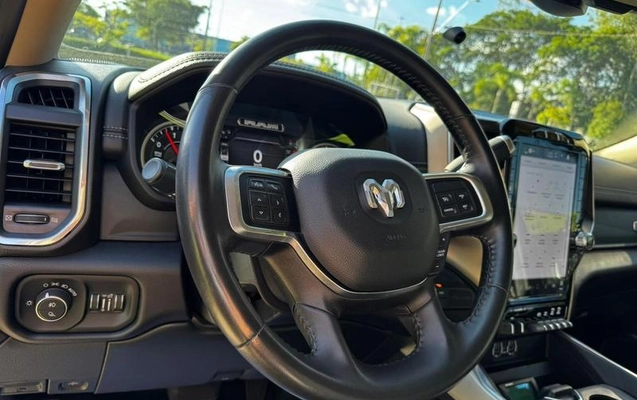 imagem-https://www.socarrao.com.br/sc-vehicle-images-prod/845037/1789065497454-7755375_13_B_591e51c5ca.jpeg