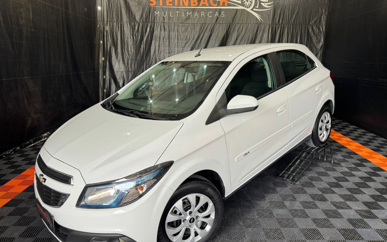 Chevrolet Onix HATCH LT 1.4 8V FlexPower 5p Aut. na cor Branco em Santo Amaro da Imperatriz / SC - 845066