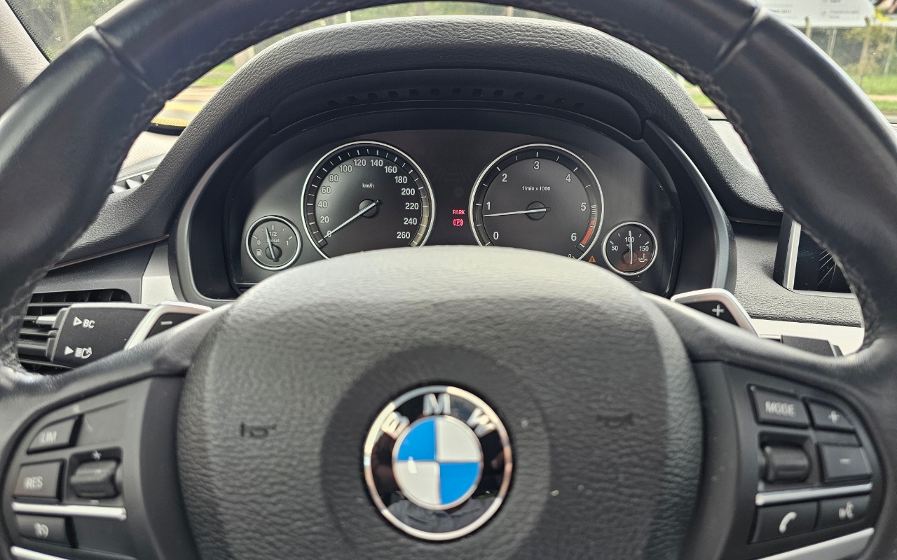 imagem-https://www.socarrao.com.br/sc-vehicle-images-prod/845268/1771010960462-MjAyNjAyMDlfMTEyMzE3LmpwZw.jpg
