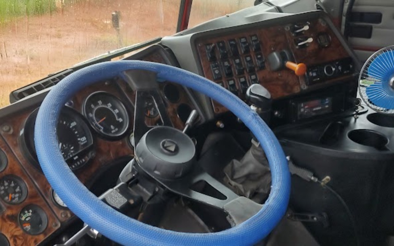 imagem-https://www.socarrao.com.br/sc-vehicle-images-prod/845815/1771017354632-SU1HXzIwMjYwMjEzXzE4MDE0NzI3MV9IRFIuanBn.jpg