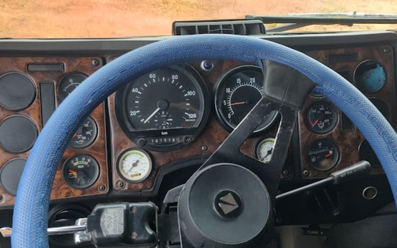 imagem-https://www.socarrao.com.br/sc-vehicle-images-prod/845815/1771017354933-SU1HXzIwMjYwMjEzXzE4MDEwNzc0MV9IRFIuanBn.jpg