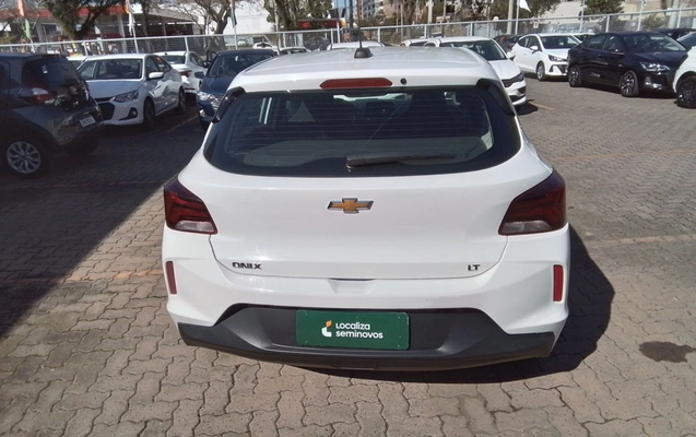 imagem-https://www.socarrao.com.br/sc-vehicle-images-prod/852122/1771043818355-1_044601.jpg