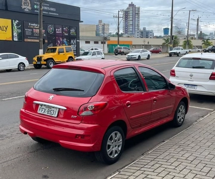 Peugeot 207 2014 Vermelho — foto 1 de 3