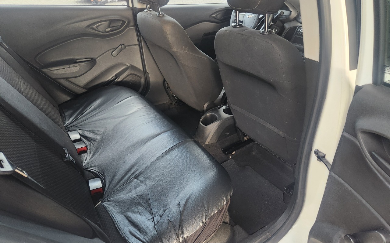 imagem-https://www.socarrao.com.br/sc-vehicle-images-prod/858382/1771105784554-MjAyNjAxMTlfMTgwNzI4LmpwZw.jpg