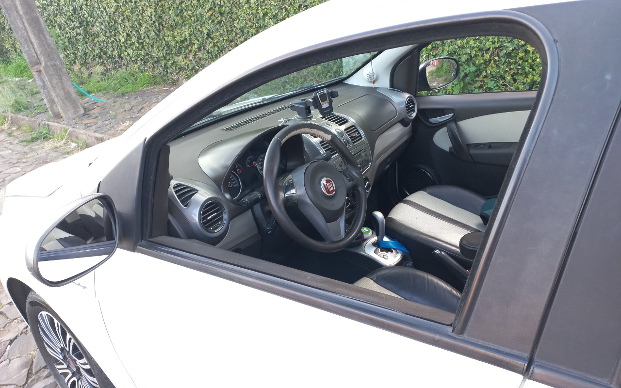 imagem-https://www.socarrao.com.br/sc-vehicle-images-prod/858744/1772994102504-MjAyNTA4MTlfMTY1MDM4LmpwZw.jpg