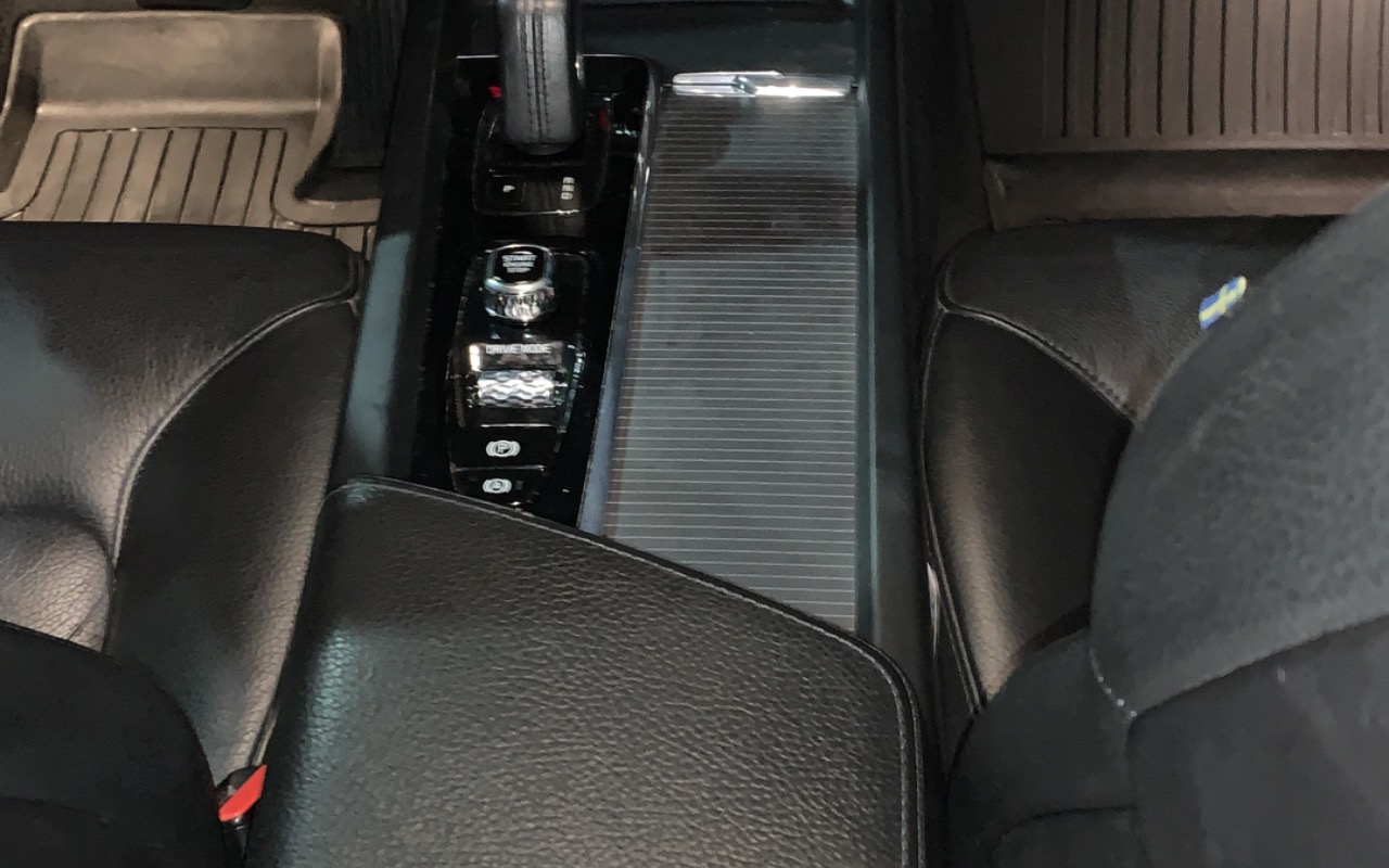 imagem-https://www.socarrao.com.br/sc-vehicle-images-prod/858799/1771208234400-NEVDMDg5RjktNjUxNC00MkIyLTk2QTUtMDJENzAyMUNDNUZFLmpwZWc.jpeg