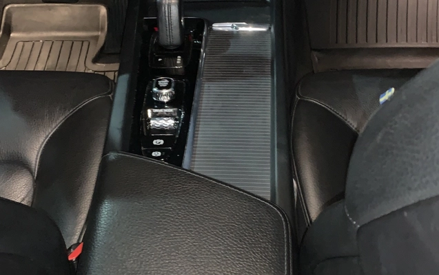 imagem-https://www.socarrao.com.br/sc-vehicle-images-prod/858799/1771208234400-NEVDMDg5RjktNjUxNC00MkIyLTk2QTUtMDJENzAyMUNDNUZFLmpwZWc.jpeg