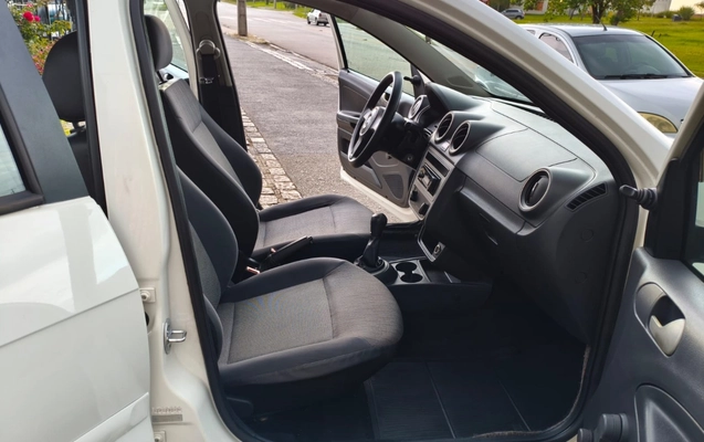 imagem-https://www.socarrao.com.br/sc-vehicle-images-prod/859533/1771279953175-V2hhdHNBcHAgSW1hZ2UgMjAyNi0wMi0xNiBhdCAxOC40My41MiAoMSkuanBlZw.jpeg