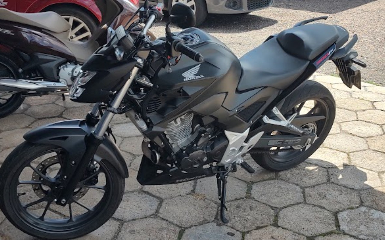 Honda CB 300F Twister Flex  na cor Preto em Campo Largo / PR - 859754