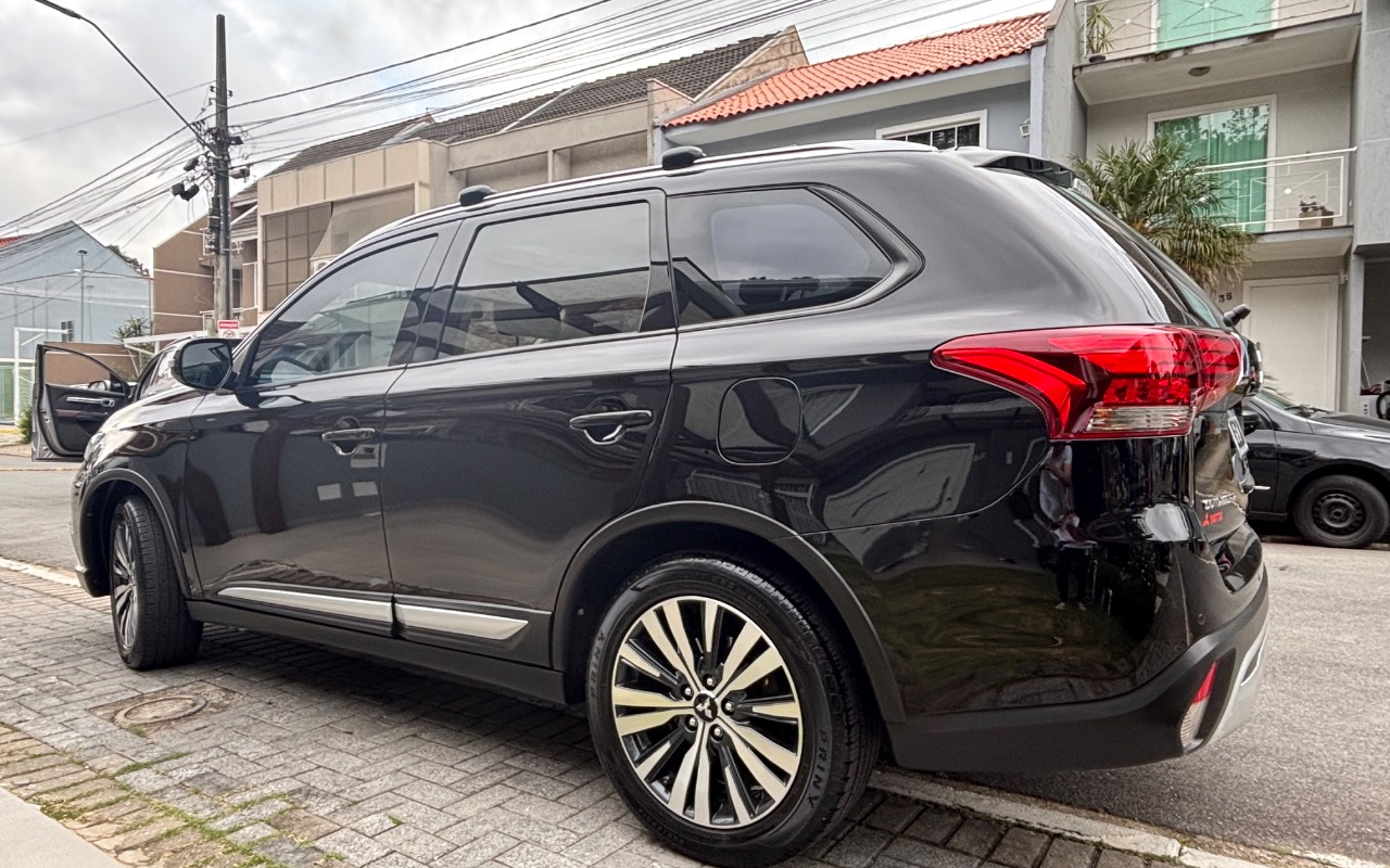 imagem-https://www.socarrao.com.br/sc-vehicle-images-prod/859854/1771355211844-SU1HXzQ3ODEuanBlZw.jpeg
