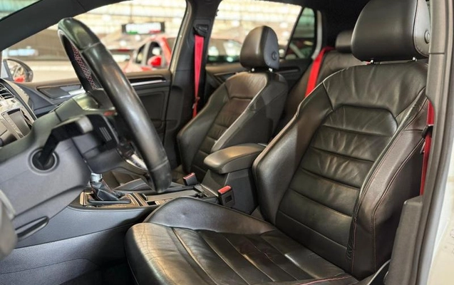 imagem-https://www.socarrao.com.br/sc-vehicle-images-prod/859972/1771367388022-7445772_14_B_b149915617.jpeg