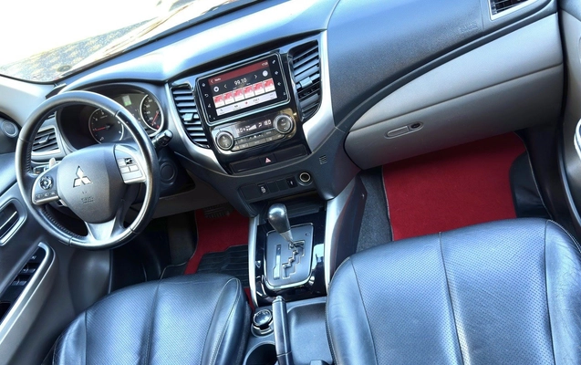 imagem-https://www.socarrao.com.br/sc-vehicle-images-prod/860770/1771414909974-4_055229.jpg