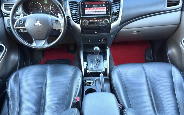imagem-https://www.socarrao.com.br/sc-vehicle-images-prod/860770/1771414909975-5_055229.jpg