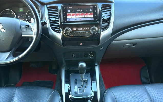 imagem-https://www.socarrao.com.br/sc-vehicle-images-prod/860770/1771414909975-8_055229.jpg