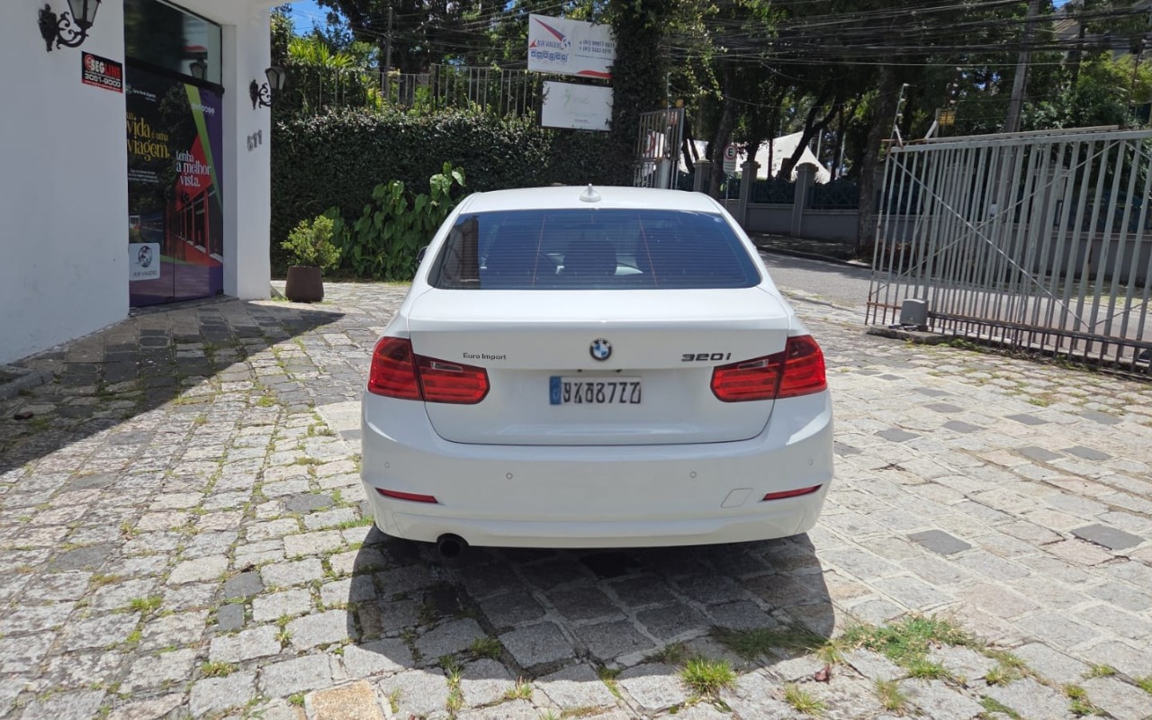 imagem-https://www.socarrao.com.br/sc-vehicle-images-prod/862539/1771432560146-YzI0ZTViNWYtYzgwZi00ZDgxLTg4MzktOWI2NDgwNGIyM2E0LmpwZw.jpg