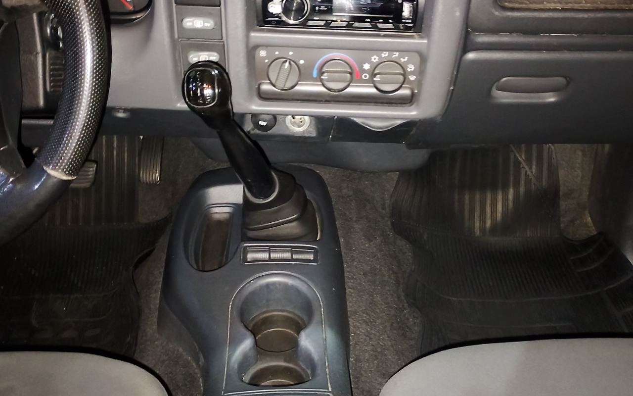 imagem-https://www.socarrao.com.br/sc-vehicle-images-prod/863039/1771444248510-SU1HXzIwMjYwMjEyXzE4NDkzMC5qcGc.jpg