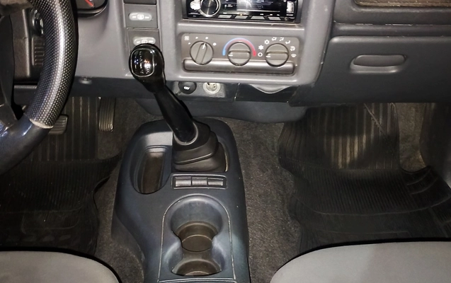 imagem-https://www.socarrao.com.br/sc-vehicle-images-prod/863039/1771444248510-SU1HXzIwMjYwMjEyXzE4NDkzMC5qcGc.jpg