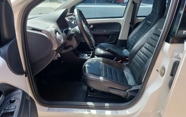 imagem-https://www.socarrao.com.br/sc-vehicle-images-prod/864226/1771501454888-app-photos-YUggoa6BOdXskjuCE81yCsVI6b9pyw51.jpg