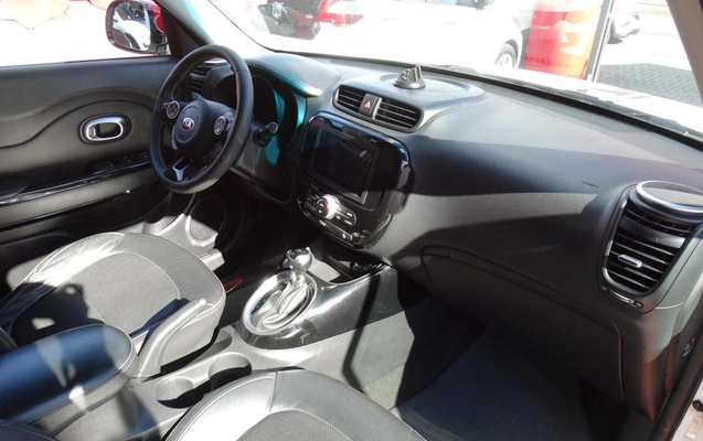 imagem-https://www.socarrao.com.br/sc-vehicle-images-prod/864639/1790001423805-7773929_16_B_9569839d8e.jpeg