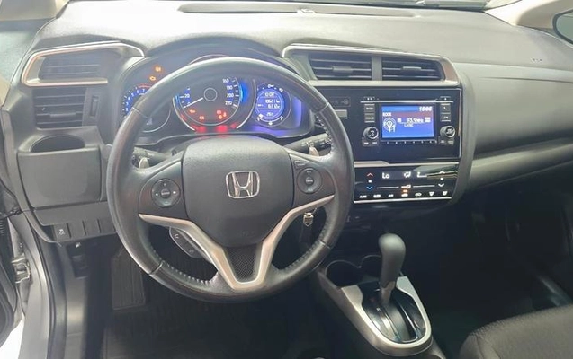 imagem-https://www.socarrao.com.br/sc-vehicle-images-prod/864811/1788368428046-7818899_7_B_861960e475.jpeg