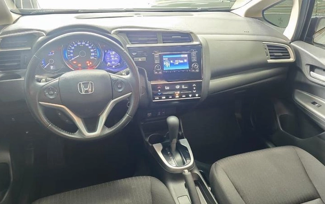imagem-https://www.socarrao.com.br/sc-vehicle-images-prod/864811/1788368428050-7818899_10_B_7f1a117ce7.jpeg