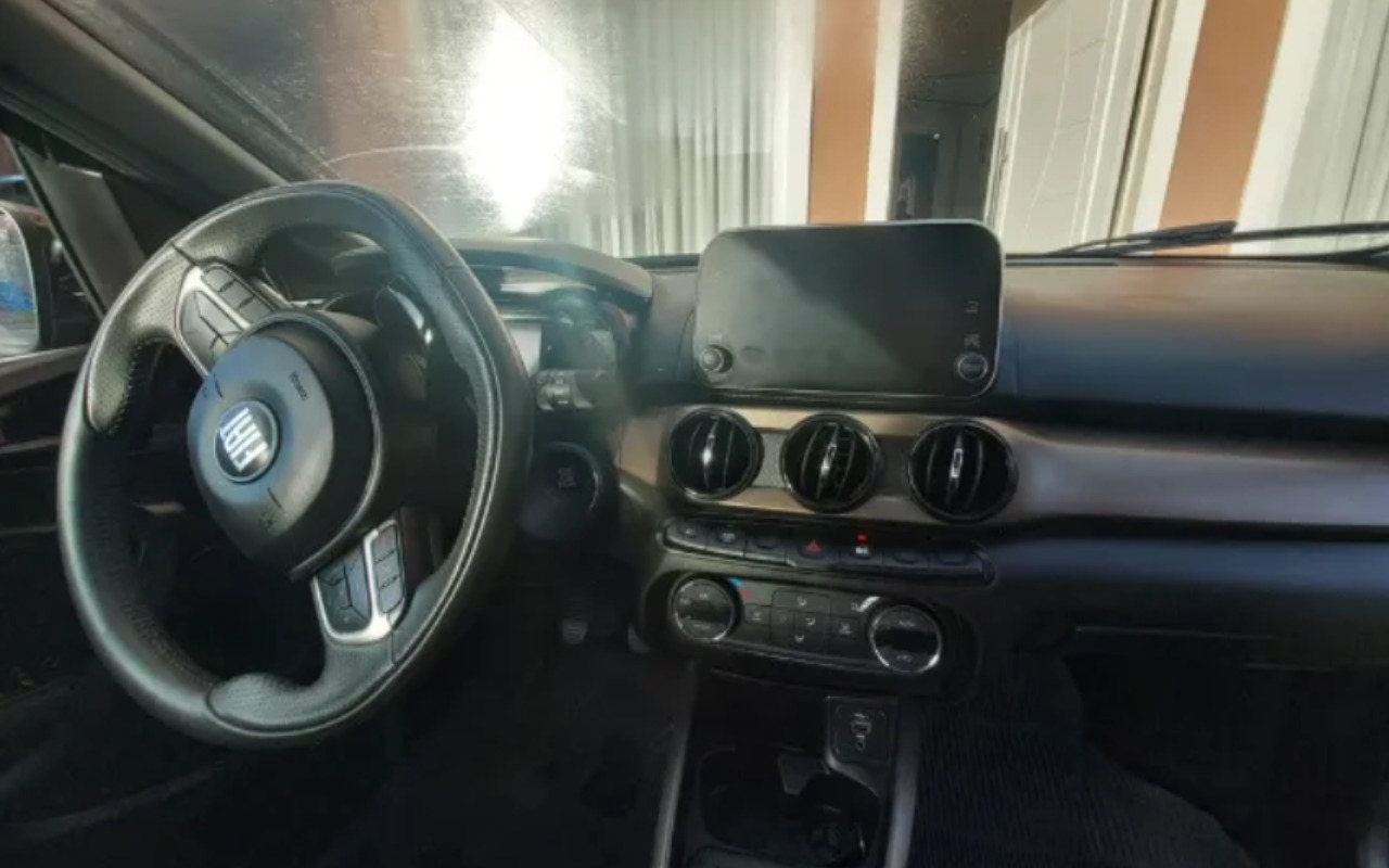 imagem-https://www.socarrao.com.br/sc-vehicle-images-prod/865130/1771512701193-My5wbmc.png