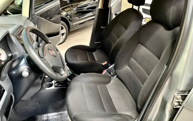 imagem-https://www.socarrao.com.br/sc-vehicle-images-prod/866007/1771527492856-hpWUmIiMEKDlzyv4cSQ8uel9L7naw3Rj.jpg