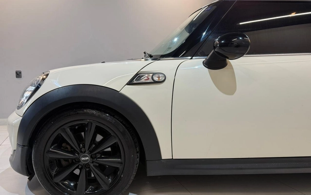 imagem-https://www.socarrao.com.br/sc-vehicle-images-prod/866527/1771532951133-003_597a86fee1cf0a0f8d24df74af4e5a33.jpeg