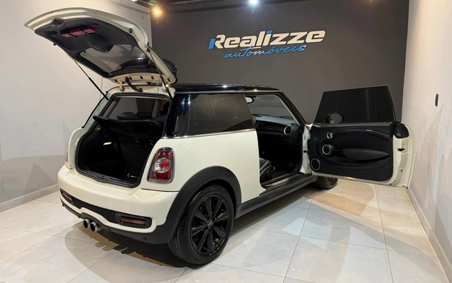 imagem-https://www.socarrao.com.br/sc-vehicle-images-prod/866527/1771532951138-003_3d418f2c5db42bef2dcb9a170e346a63.jpeg