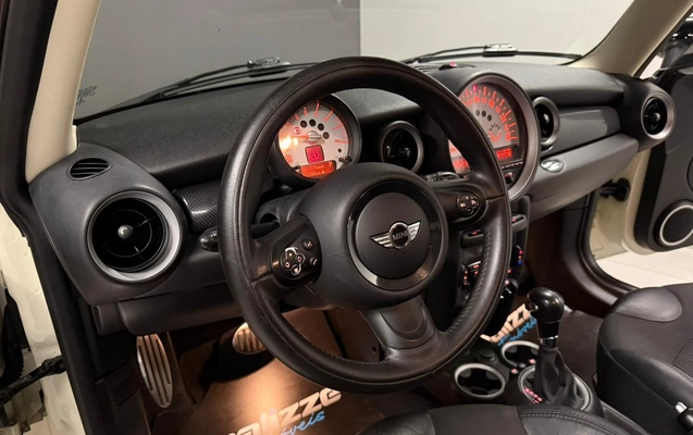 imagem-https://www.socarrao.com.br/sc-vehicle-images-prod/866527/1771532951146-003_22f55afed5b47c4f86ce4fc60692e8fc.jpeg