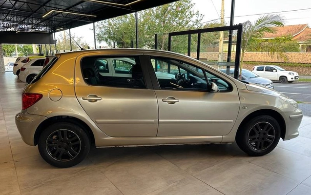 imagem-https://www.socarrao.com.br/sc-vehicle-images-prod/867801/1785329263758-7771228_11_B_763502c062.jpeg
