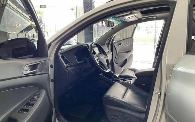 imagem-https://www.socarrao.com.br/sc-vehicle-images-prod/871044/1789148764365-7827713_9_B_94ffec0dc8.jpeg