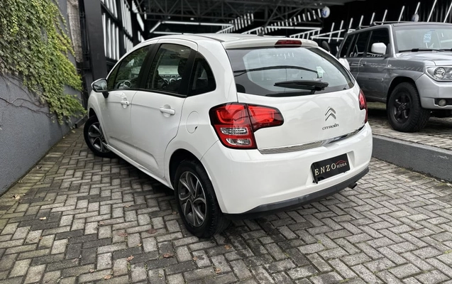 imagem-https://www.socarrao.com.br/sc-vehicle-images-prod/871564/1774709608786-vehicle_image_1771765905_8216a081dcc478d4b3ea8ed33924dce5.jpeg