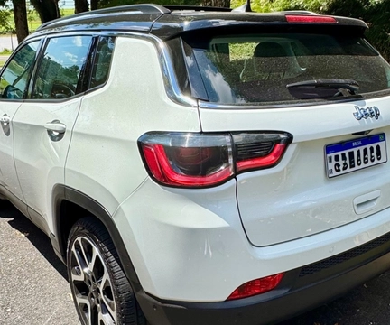 Jeep Compass 2018 Branco — foto 1 de 3
