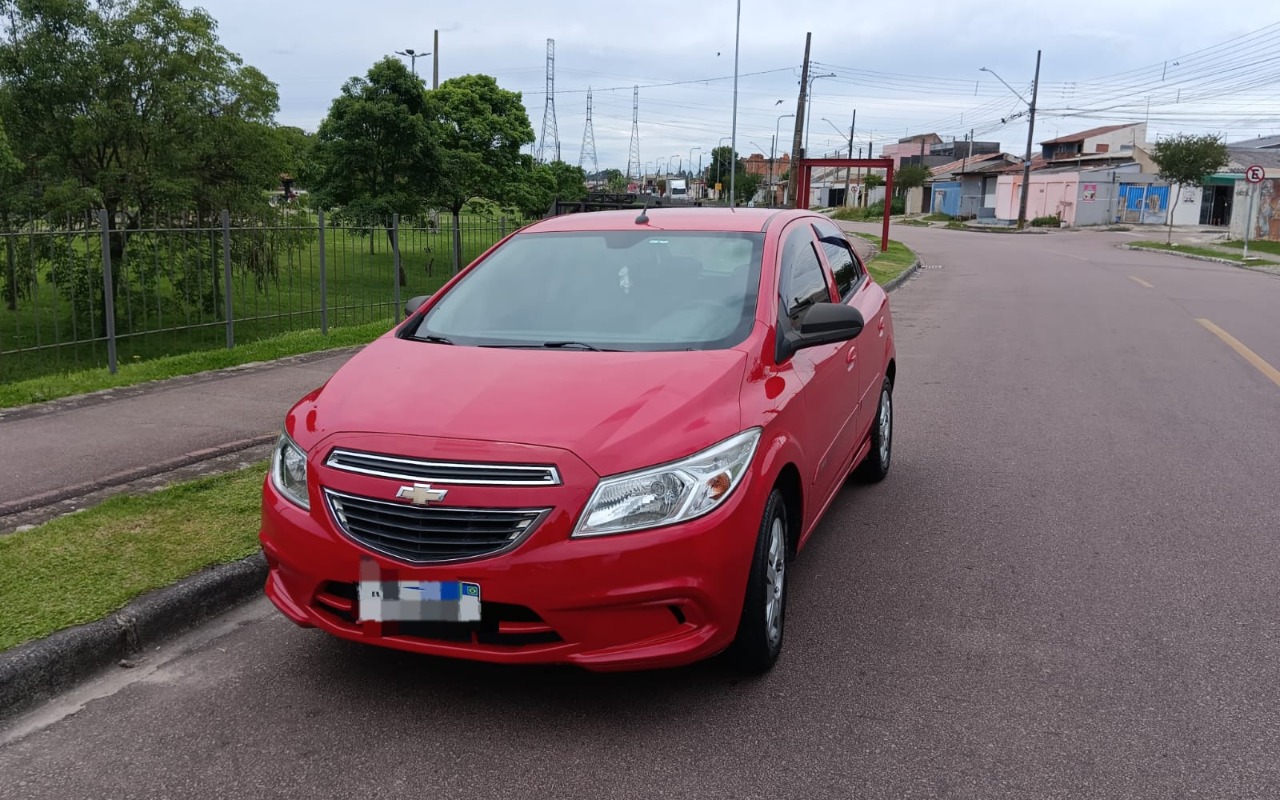 Chevrolet Onix 2015 Vermelho — foto 1 de 3