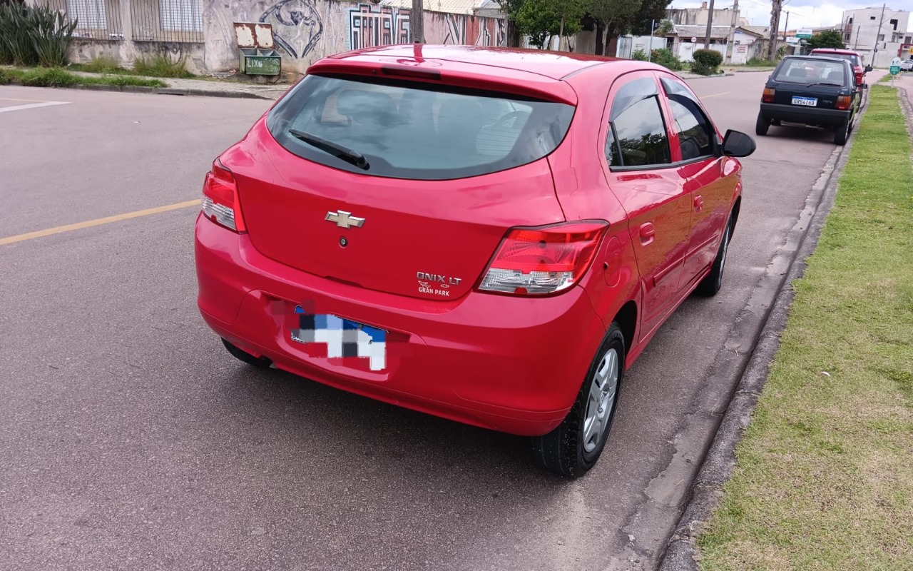 imagem-https://www.socarrao.com.br/sc-vehicle-images-prod/876694/1771958818052-SU1HLTIwMjUxMTAyLVdBMDAzMS5qcGc.jpg
