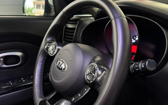 imagem-https://www.socarrao.com.br/sc-vehicle-images-prod/876738/1771940847370-003_c67c13c8d82b3a237f98899dc1b277c4.jpeg