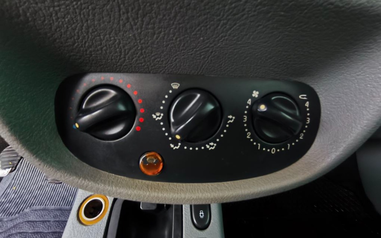 imagem-https://www.socarrao.com.br/sc-vehicle-images-prod/877356/1773408806429-SU1HXzIwMjYwMzEyXzE3NDk0OCAoQ29weSkuanBn.jpg