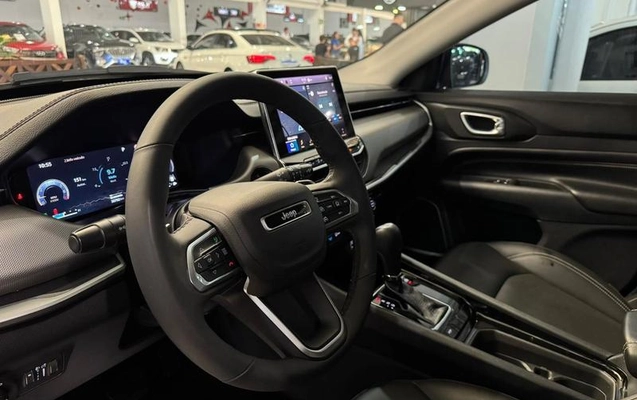 imagem-https://www.socarrao.com.br/sc-vehicle-images-prod/877403/1789074230044-7830002_6_B_2e7bf3269e.jpeg